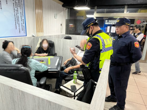 龜山分局針對轄內、卡拉OK、遊藝館、小吃店、養生會館、汽車旅館等易生治安顧慮之場所執行擴大臨檢勤務。