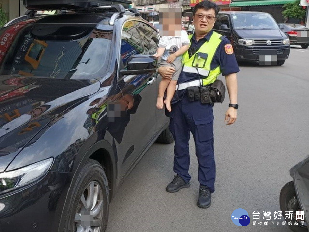 粗心媽下車未熄火　2歲童反鎖車內