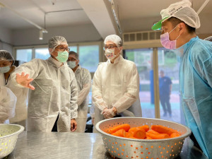基隆市長謝國樑相當關切學童營養午餐的食品安全（圖／基隆市府提供）