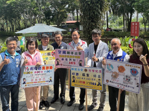 市長張善政大推桃園953賞桐攻略，護花使者温昇豪偕同龍警宣導反詐新知。