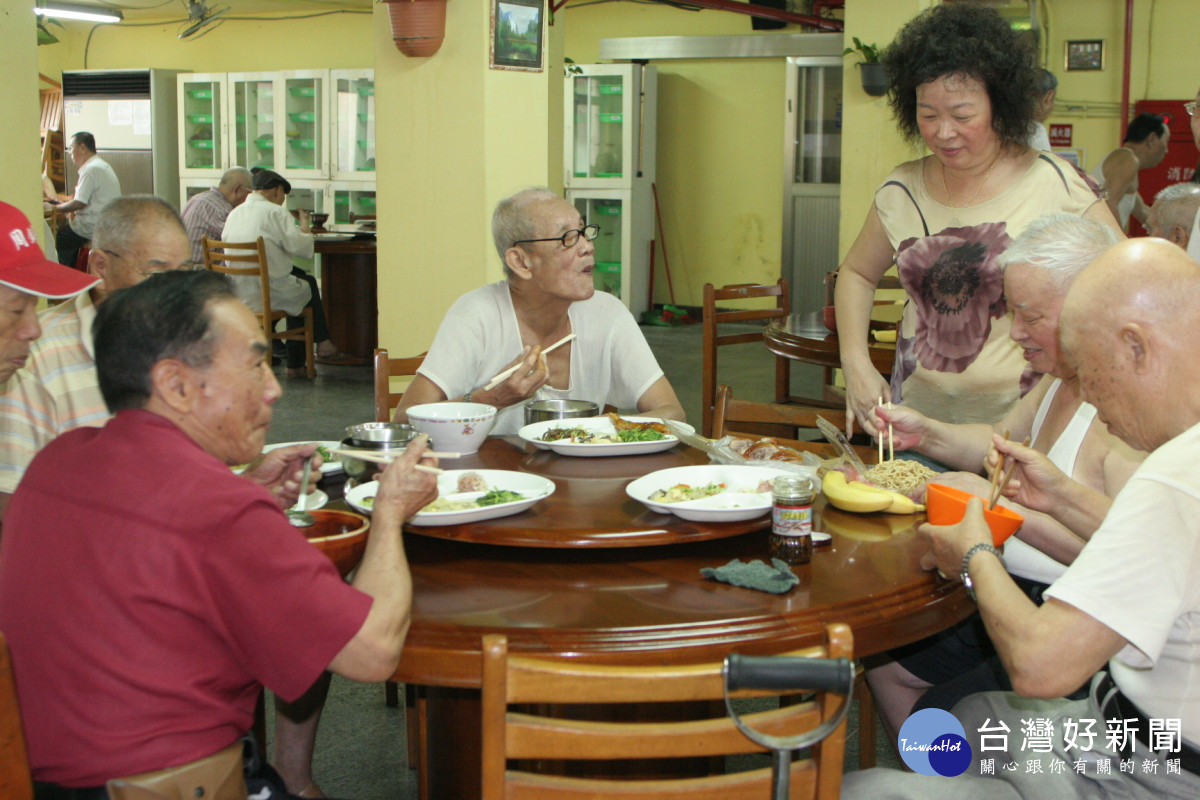 板橋榮家團膳食材及衛生好口碑　陳淑女抱持感恩回報信守了33年