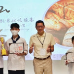 獲得「2024弘光盃全國烘焙創意競賽」冠軍的大專社會職組選手陳亮伃(右一)、高中職組永平工商學生(左一及左二)。