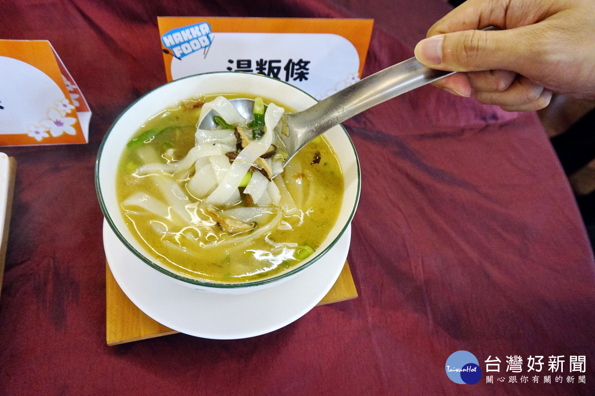 客家美食中的客家湯粄條。