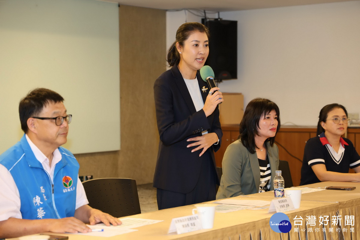 許縣長感謝苗栗縣長期協助處理垃圾。（縣府提供）