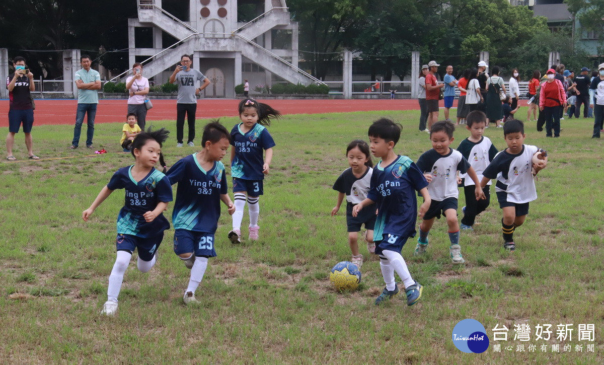 璉紅盃五人制幼兒足球錦標賽開踢　33園所參賽盛況空前 台灣好新聞 第2張