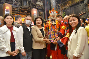 北港朝天宮迎媽祖活動今明登場，縣長張麗善等人恭迎媽祖上轎出巡／陳致愷翻攝