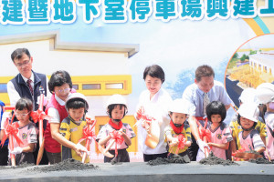 台中市長盧秀燕出席神岡國小活動中心拆建工程動土典禮。