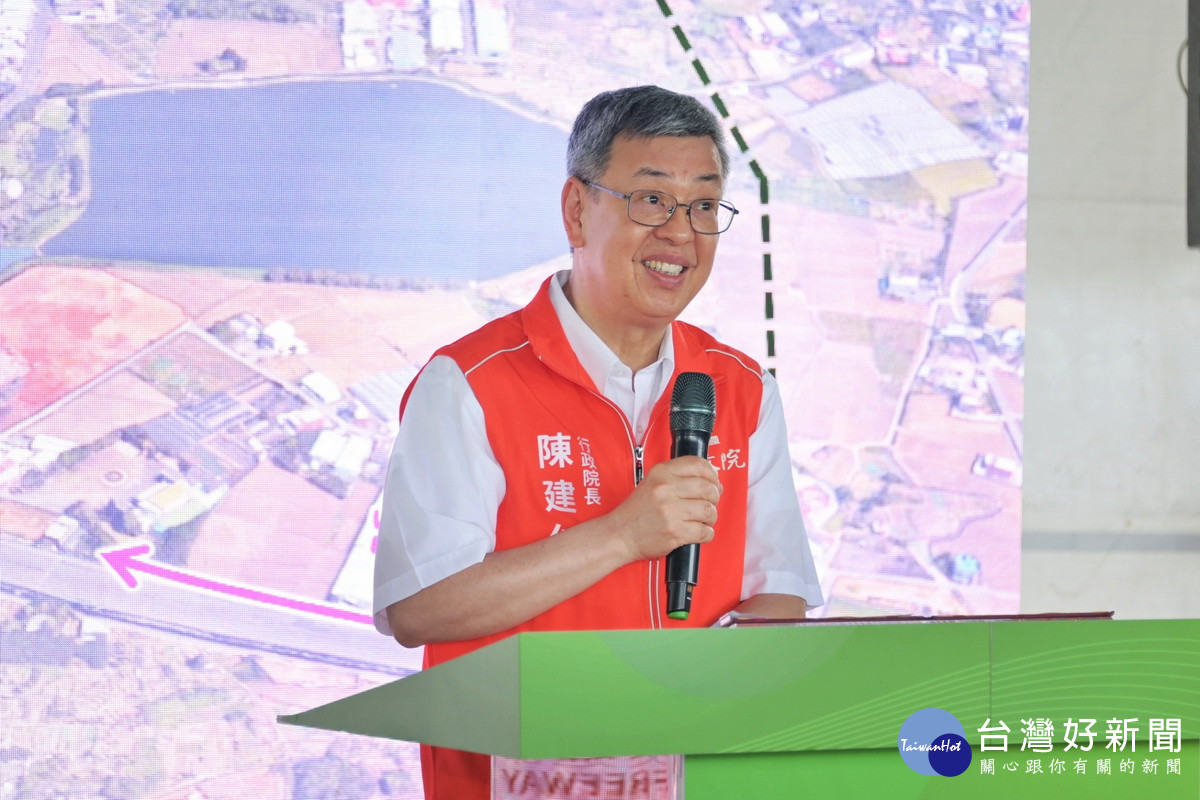 行政院長陳建仁於視察「國道2號增設中路交流道」計畫中致詞。