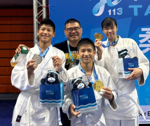 左前林志驊,中前楊元凱,右前李宜臻,中後潘柏維