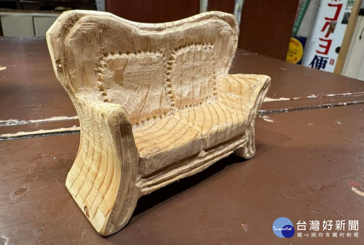 桃園市副市長蘇俊賓親手做給女兒的木雕作品。