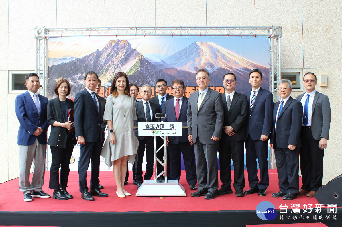 「富玉攻頂二號 」在國科會計畫支持下，結合台日最新科技，協助臺灣道路工程產業轉型，樹立新典範。