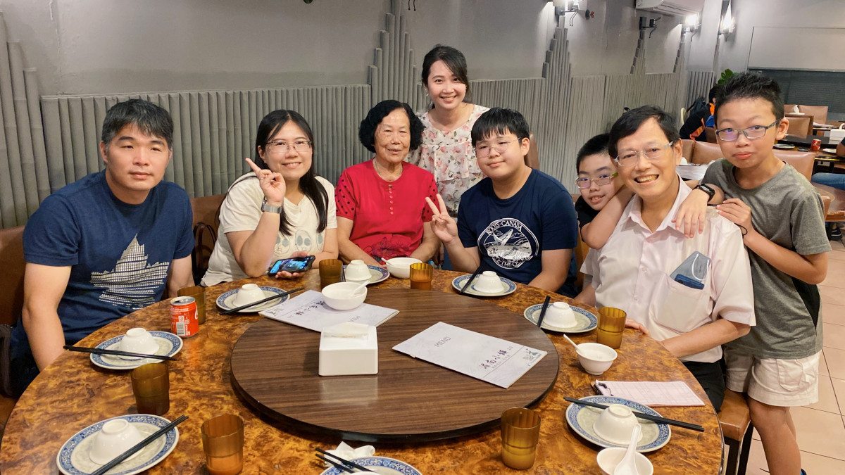 母親節是感恩的日子，國人以自己特有方式表達濃濃的親情。