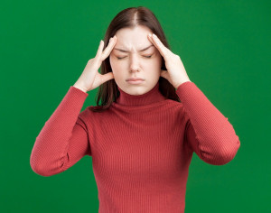 ▲睡眠呼吸中止症增加突發性耳聾、耳鳴、眩暈風險。頭痛（圖／示意圖，圖源：Pixabay）