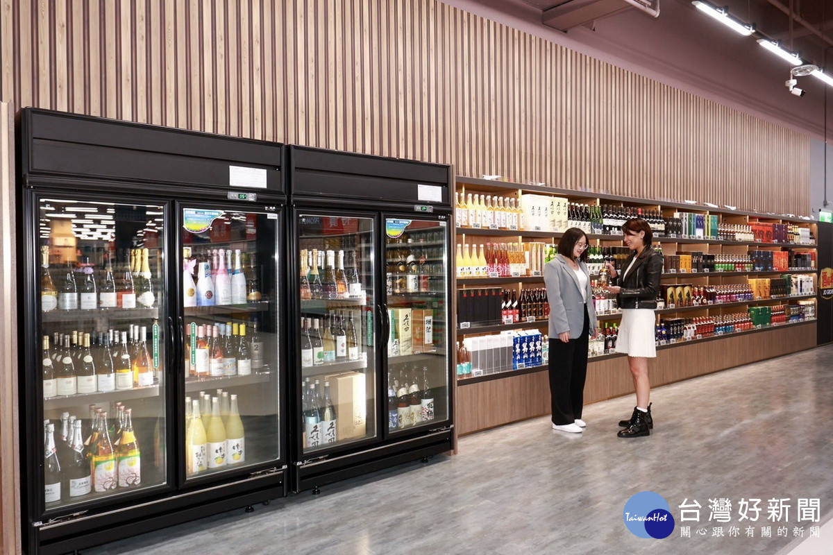家樂福中原店「浴火重生」，將於5月15日重新開幕強勢回歸。