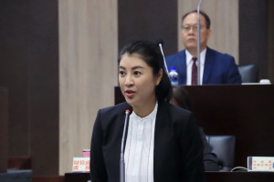 許淑華縣長對議員建議幼托人力培訓會研議辦理。( 記者扶小萍攝）