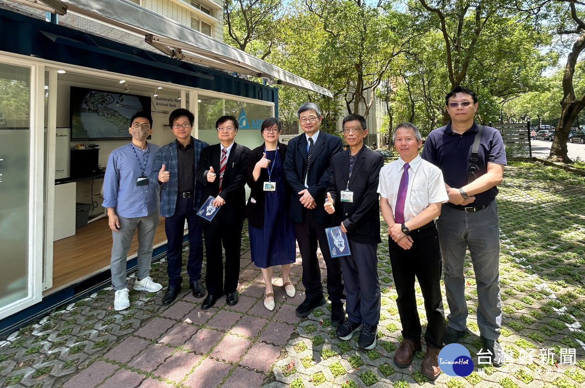 恩主公醫院團隊參觀中央大學 micro-CT快閃實驗室。