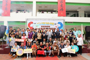 嘉義縣商圈美食東西軍爭霸戰今天舉行頒獎，由縣長翁章梁揭曉成績並頒獎東西軍金、銀獎得主／嘉義縣府提供