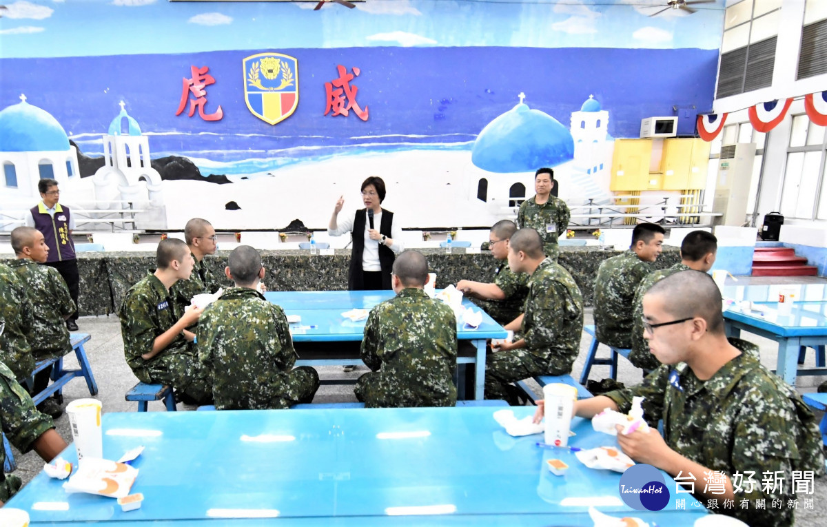 縣長王惠美前往成功嶺探視入營服役縣籍子弟兵。圖／彰化縣政府提供
