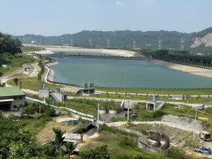 縣府考量鳥嘴潭腹地大，可設防災公園。（記者扶小萍攝）