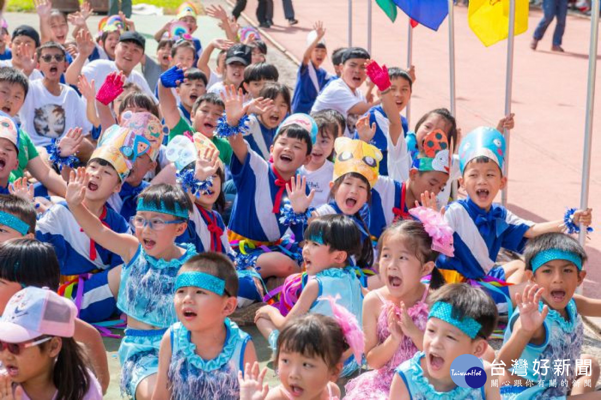 美華國小學童活潑可愛。<br />
