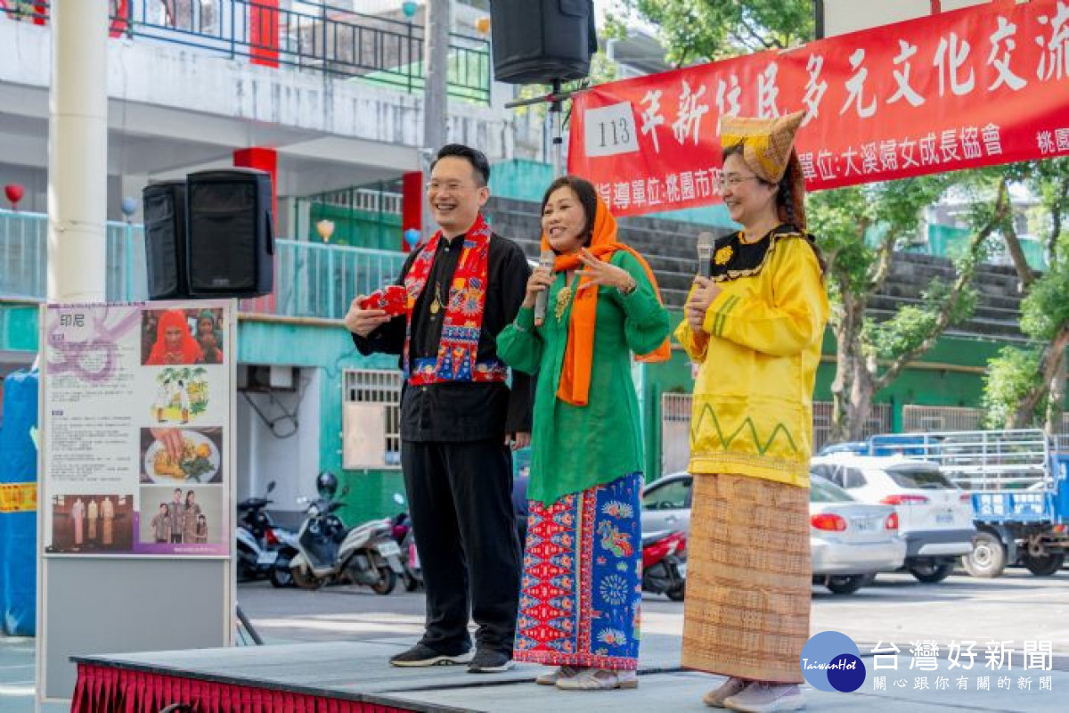 新住民介紹族群服裝的意義。<br />
