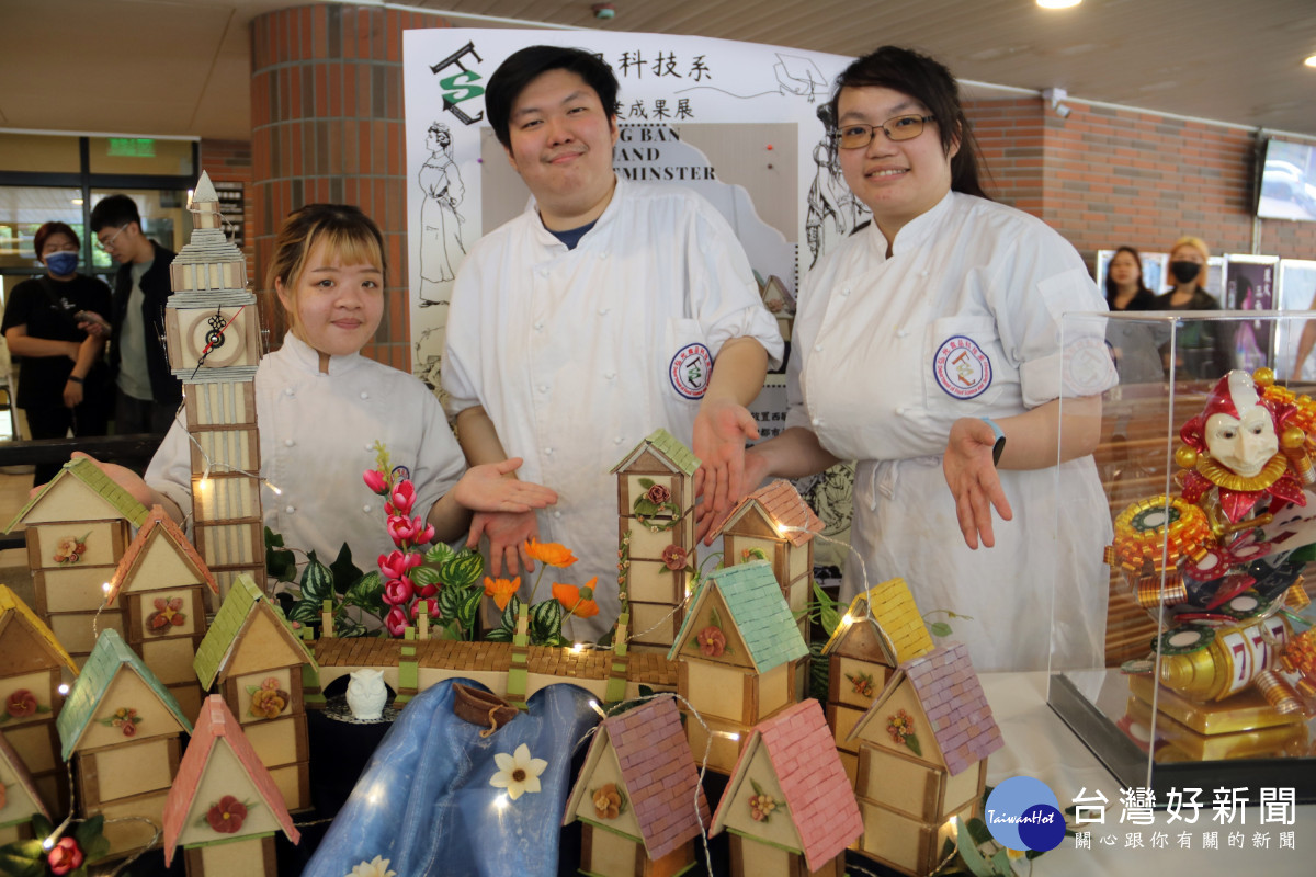 歐式麵包組的大型藝術麵包作品為倫敦大笨鐘街景。（弘光科大提供）