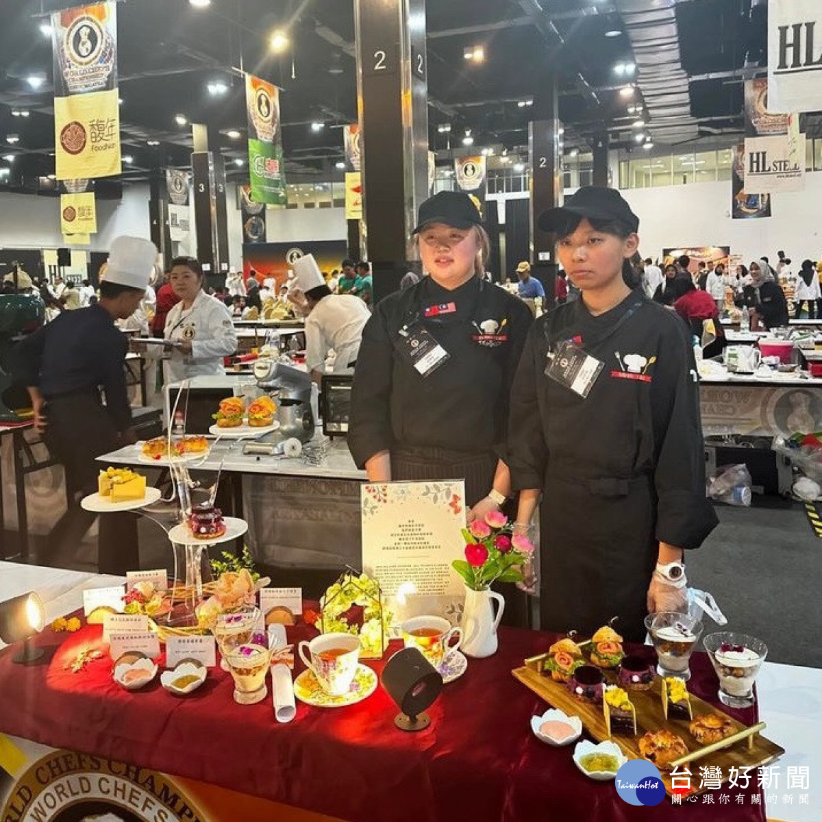 游婷媗（左l）許舒涵（右l）現場雙人下午茶金牌。