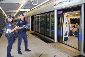 桃園捷運公司攜手桃園捷運警察隊加強巡守聯防。