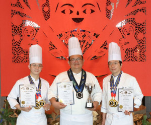 台南晶英由鄭安宏主廚(中)領軍帶領廚藝團隊參加2024馬來西亞廚藝大賽，報名項目全數獲獎