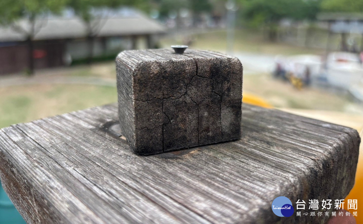 郭定緯指文化公園遊具有螺絲釘凸出問題，宛如電影《絕命終結站》／郭定緯提供