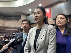 許縣長說已規劃要建美術館，引進不同藝文團體。（記者扶小萍攝）