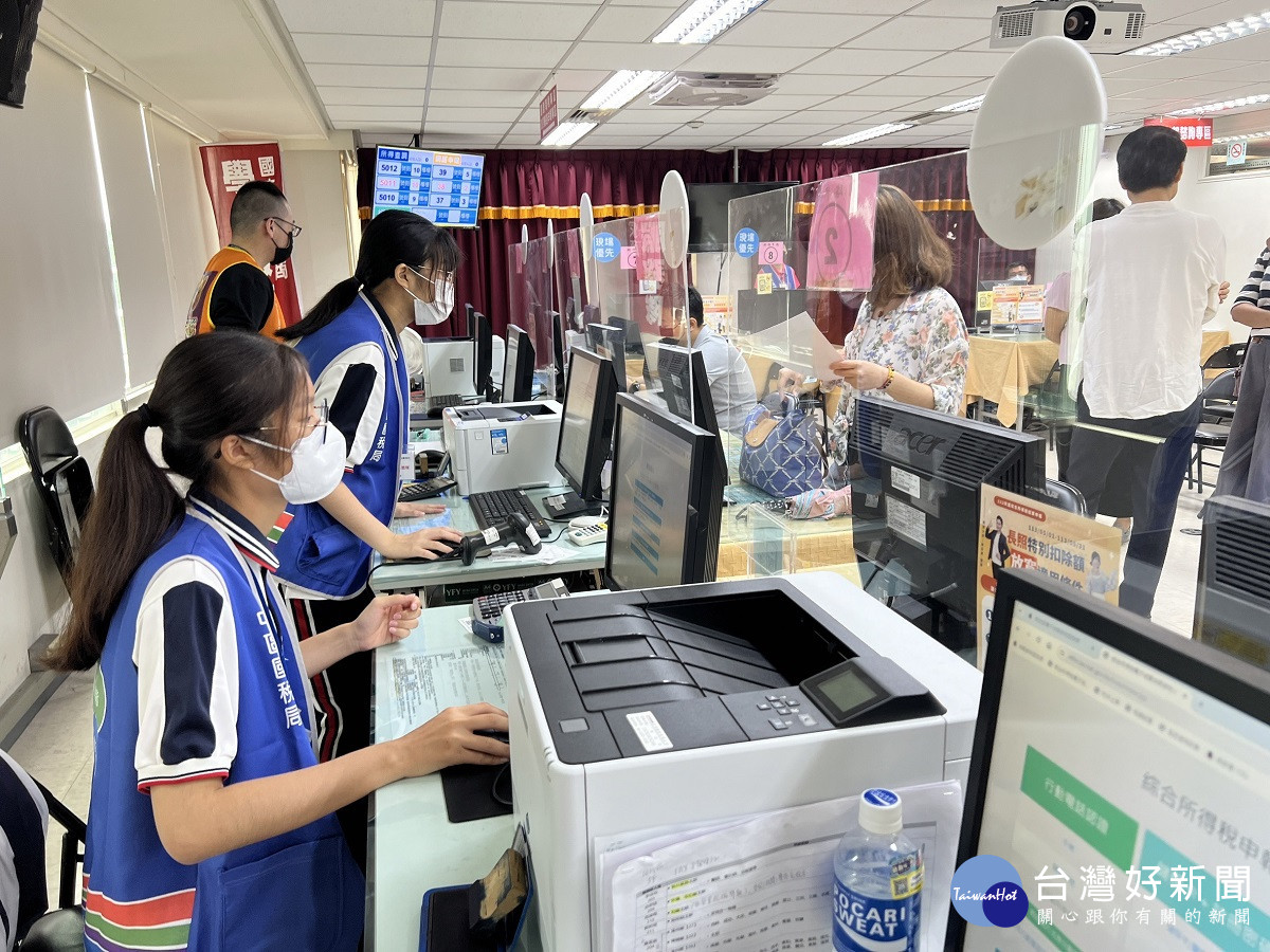 北斗家商納稅服務隊　熱忱態度獲得北斗民眾肯定