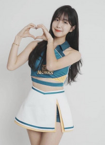 ▲台鋼雄鷹啦啦隊女神安芝儇宣布搬到高雄定居，將首度在台灣度過端午節並擔任今年高雄愛河端午國際龍舟嘉年華活動推廣人。
