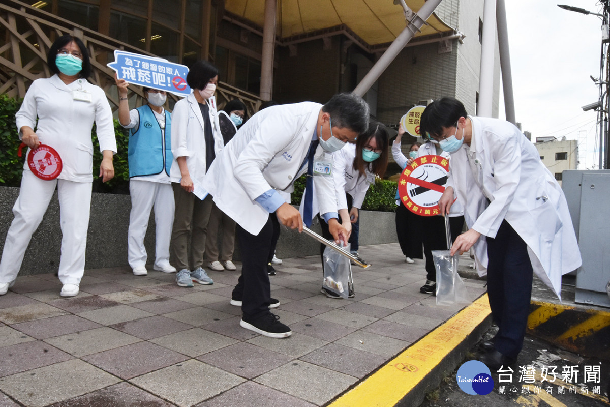 林慶雄副院長（圖中），帶領彰基菸害防制小組進行無菸環境巡檢，喚起民眾對無菸環境認同。