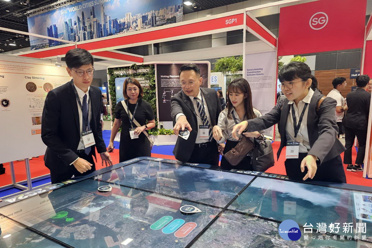 桃園市副市長蘇俊賓出席新加坡2024年世界城市高峰會，領取國際碳揭露計畫（CDP）最優等級A級城市獎項。