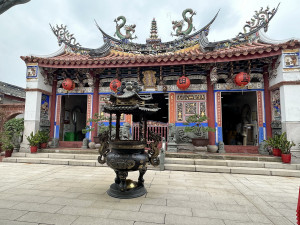 藍田書院獲粉紅超跑媽祖及友宮支持，贊境南投市為地方盛事。（記者扶小萍攝）