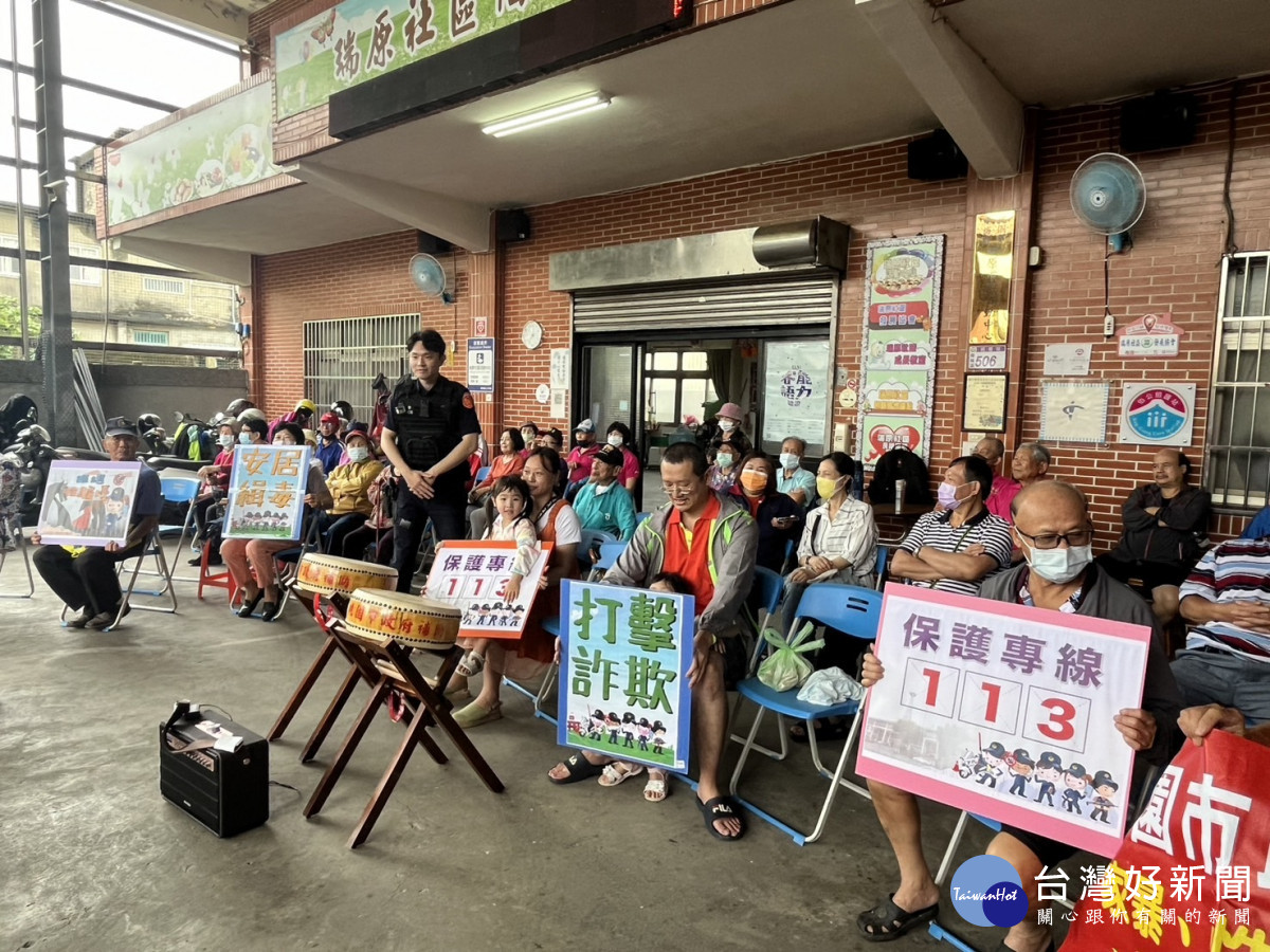 楊梅分局加強宣導保護婦幼、交通安全及反詐騙犯罪預防等基本觀念。