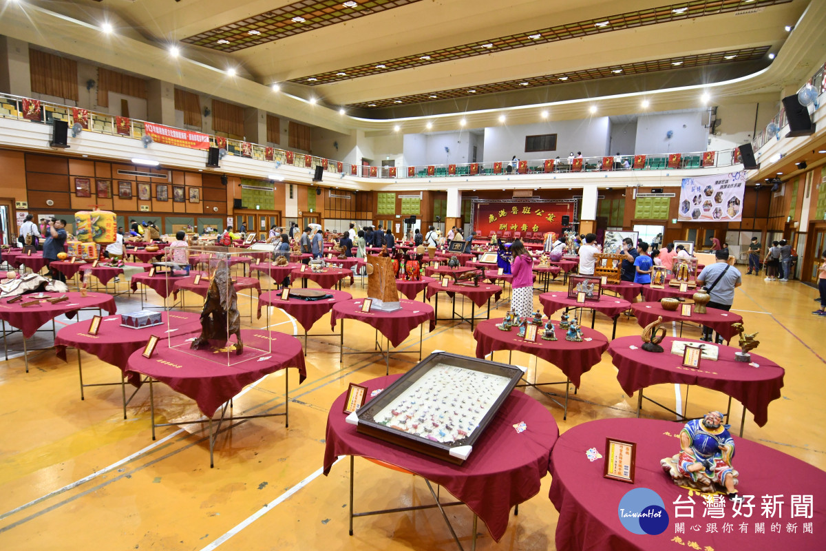 鹿港魯班公宴，全臺工藝界翹楚108桌工藝看桌。圖／記者鄧富珍翻攝