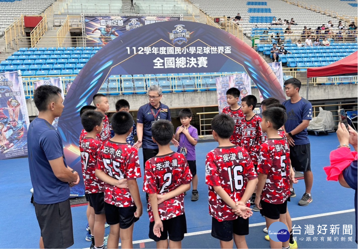 運動局長李昱叡預祝臺中隊摘金奪冠。