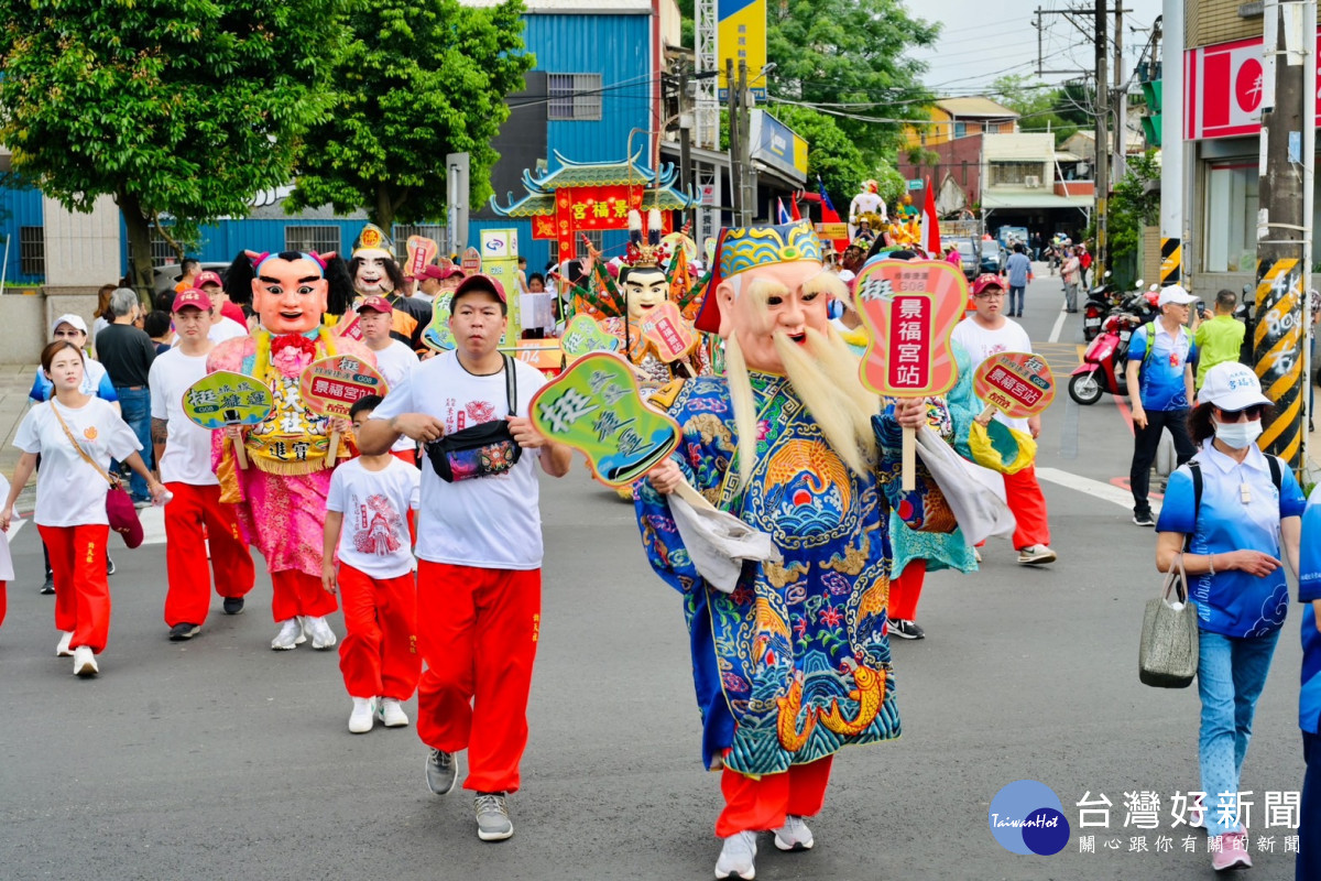 桃園大廟藝閣踩街      搞創意不忘拉票