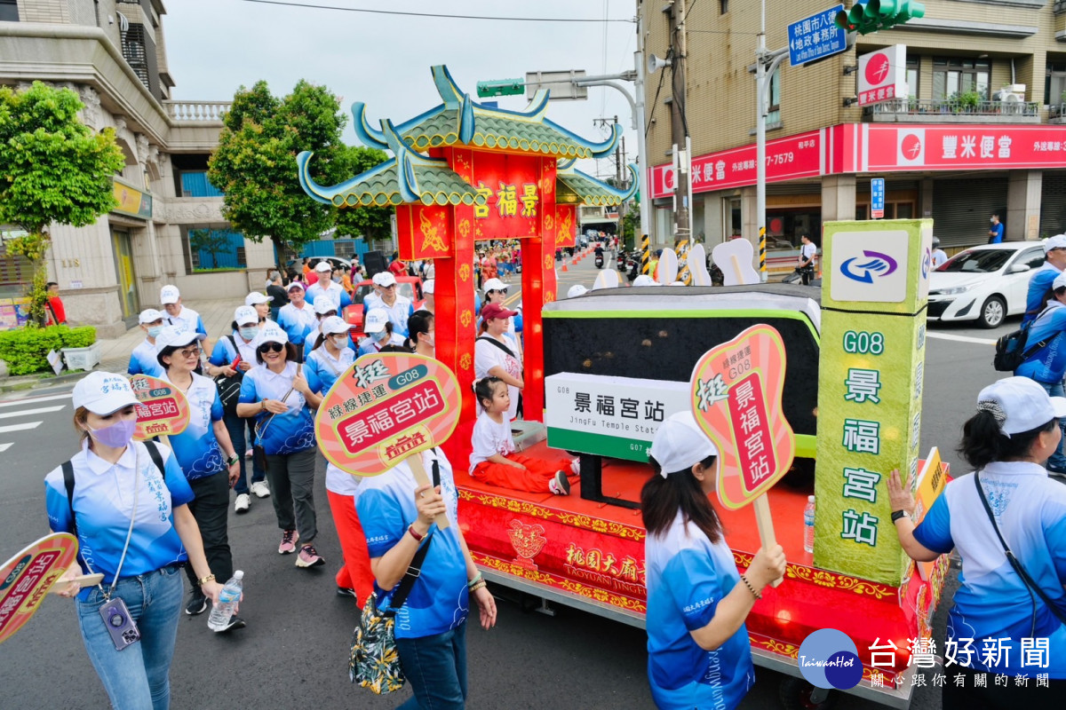 桃園大廟藝閣踩街      搞創意不忘拉票