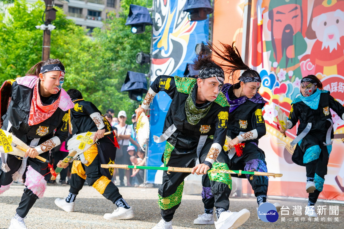 「桃園閩南文化節─藝閣vs.踩街」活動盛大登場。<br />
