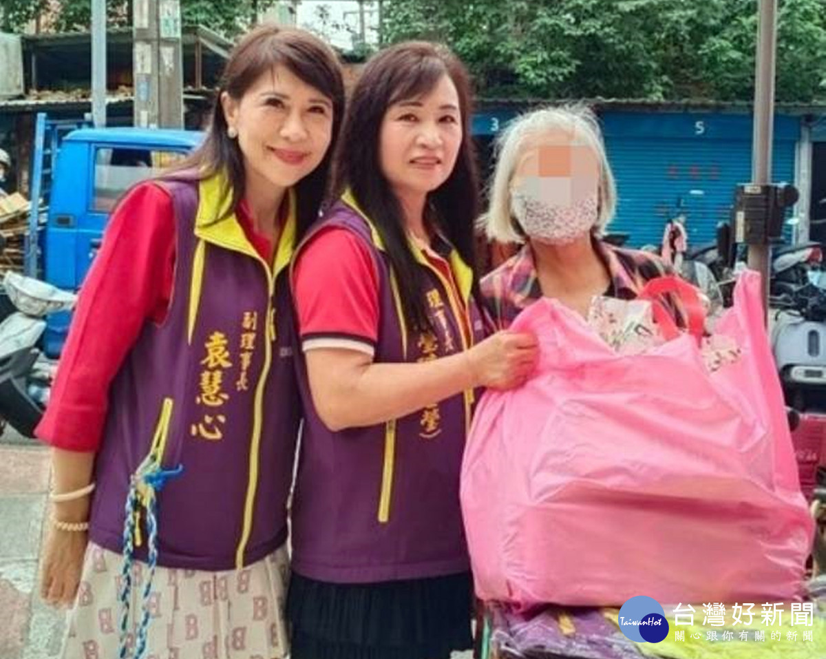 桃園厚德愛心協會端午情濃      愛心捐贈助弱勢
