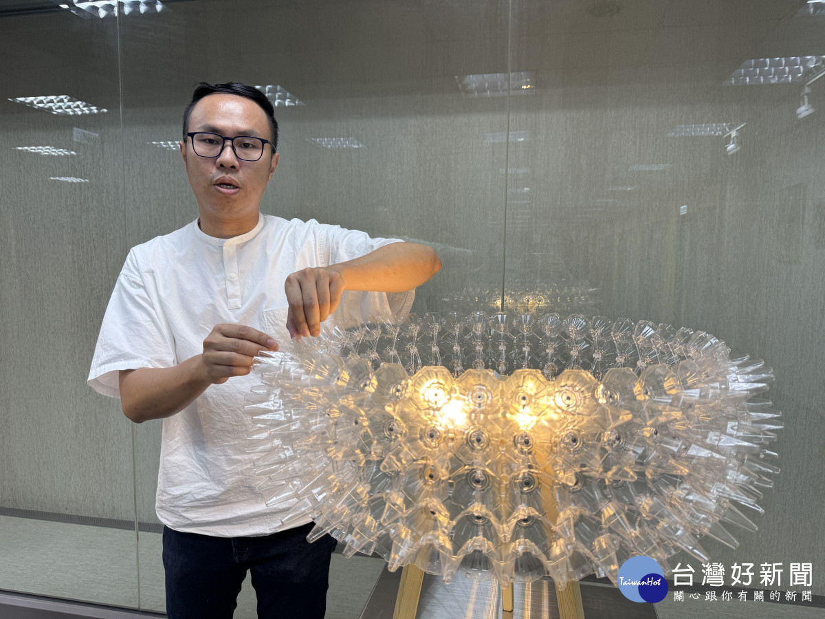 巫銘紘老師的創作作品《棘皮生物》