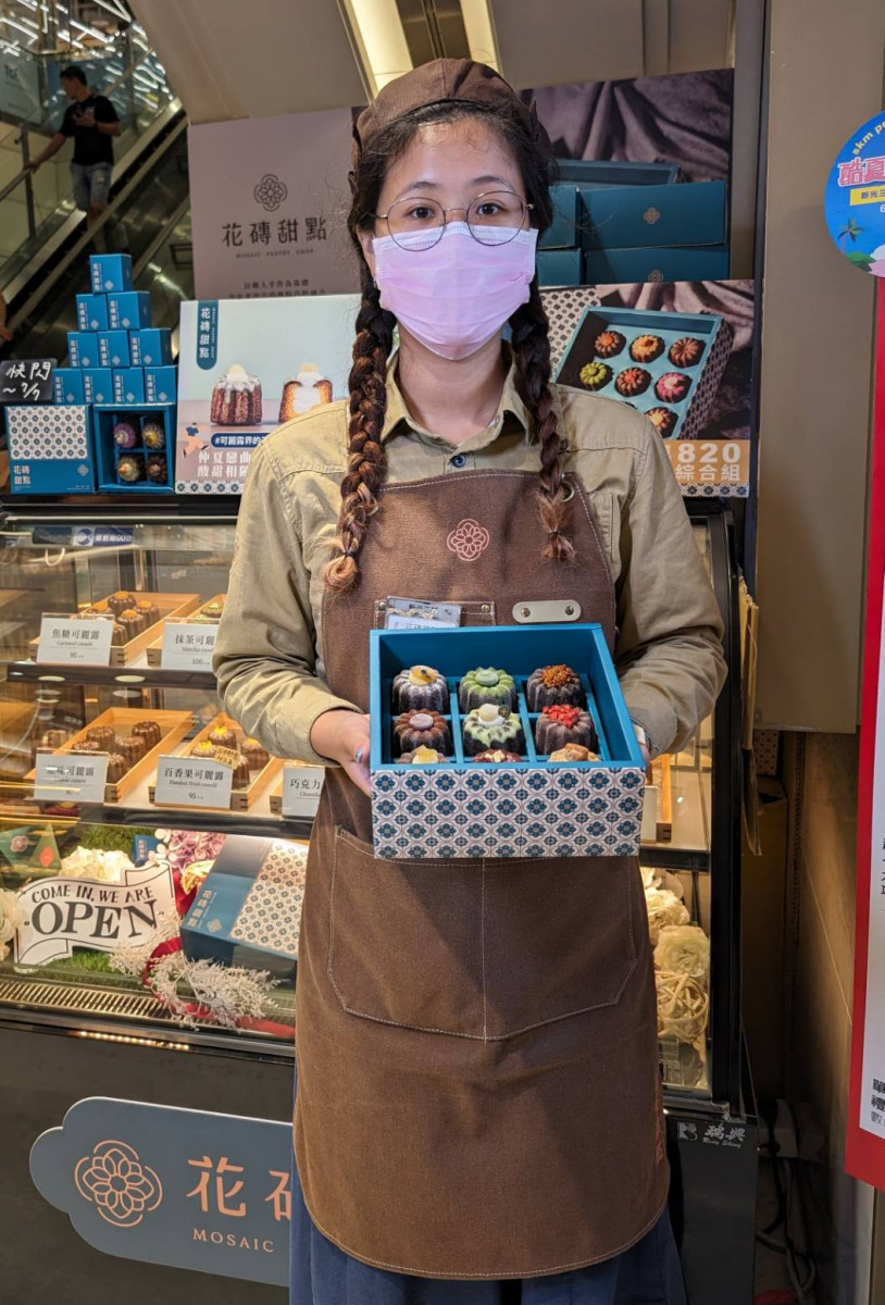 可麗露界的天花板：花磚甜點，堅持職人手作，以本土食材與法國可麗露相結合。