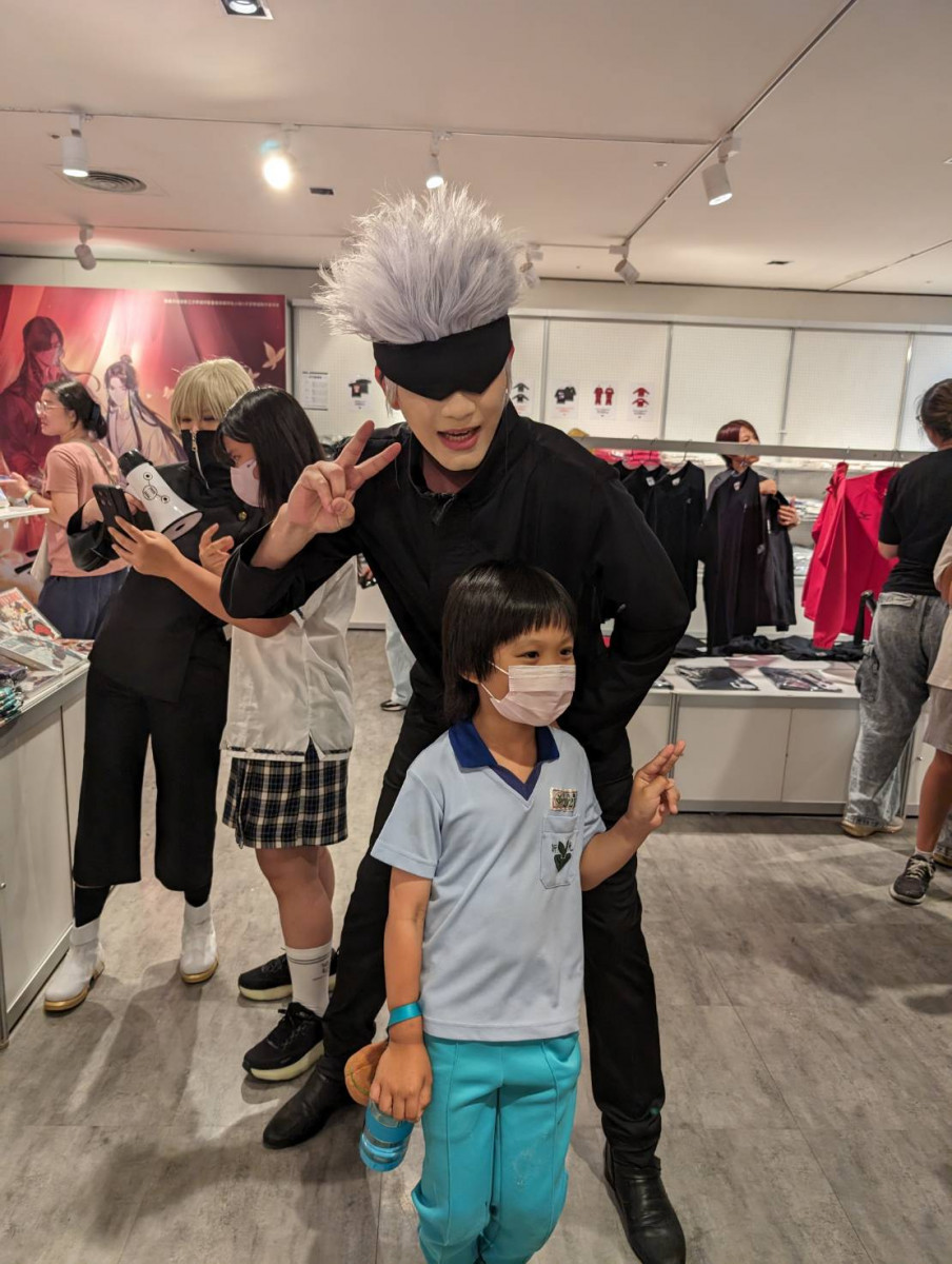 暑假即將到來，不少小朋友由家長陪同前往逛動漫展。