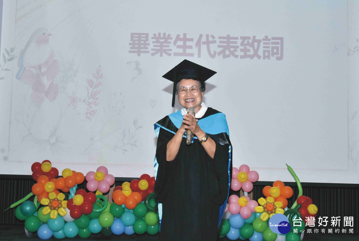 李妙吟班長感謝母親帶他進入這個學習的環境，真的讓她獲益良多。