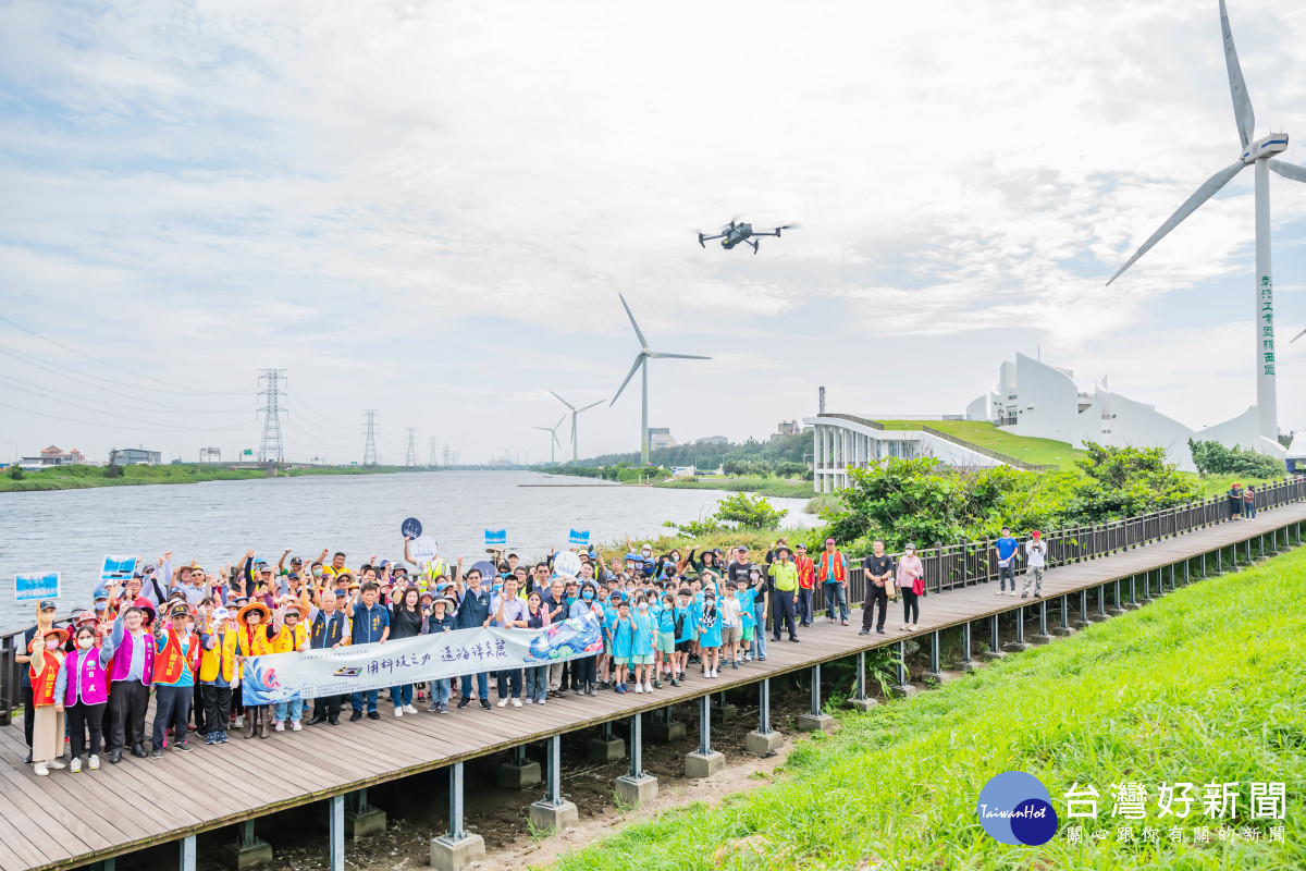 2024年世界海洋日彰化縣淨海活動，422人聯合清除1,900公斤海洋垃圾。圖／彰化縣政府提供