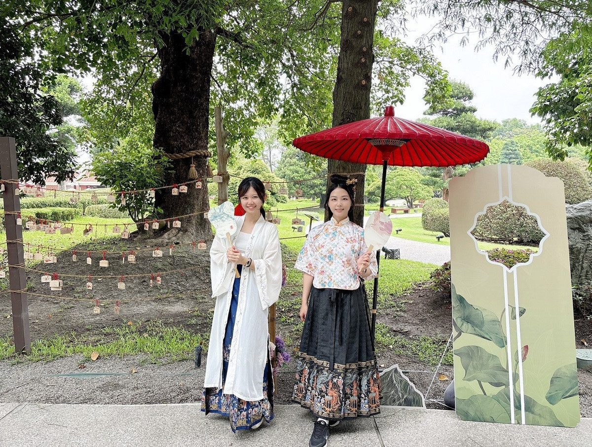 女孩們化身仙女下凡成美文化園　宛如置身詩意盎然的世外桃源