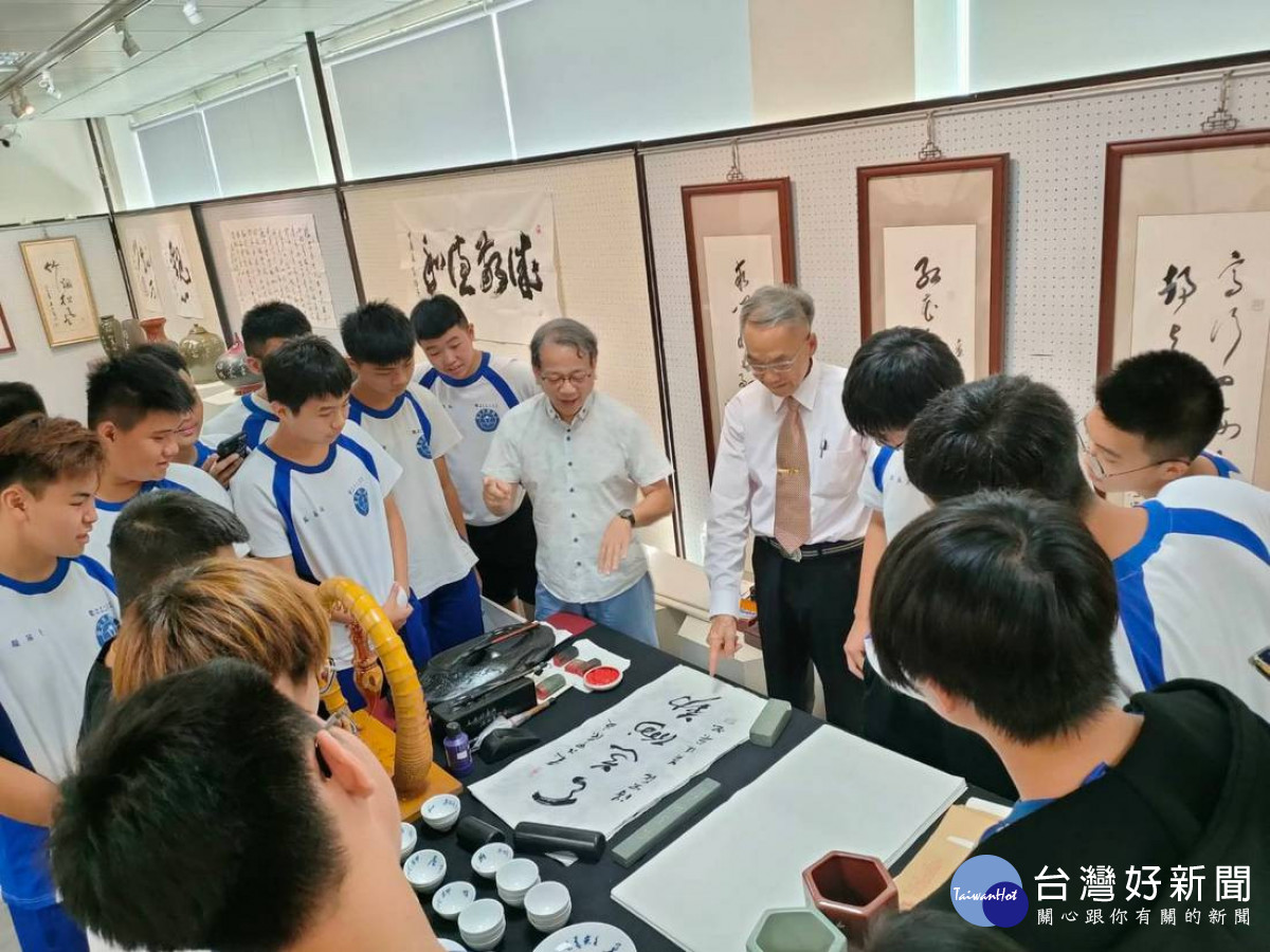 解說書法之美。